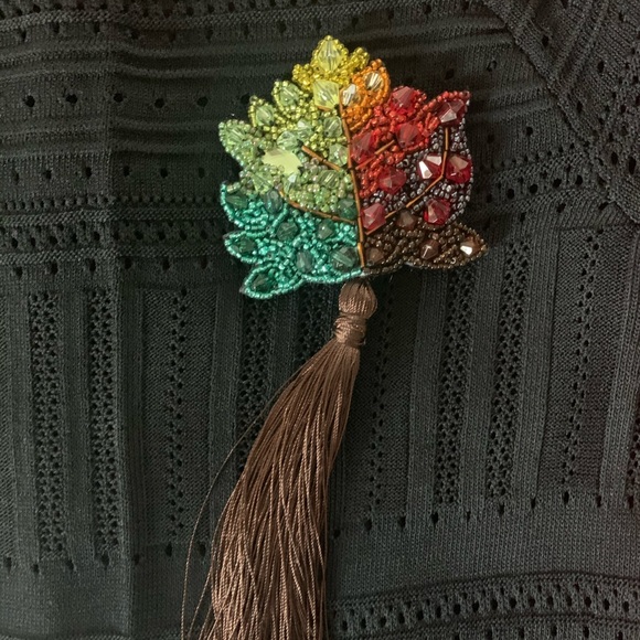 Jewelry Beaded Brooch - Picture 5 of 6